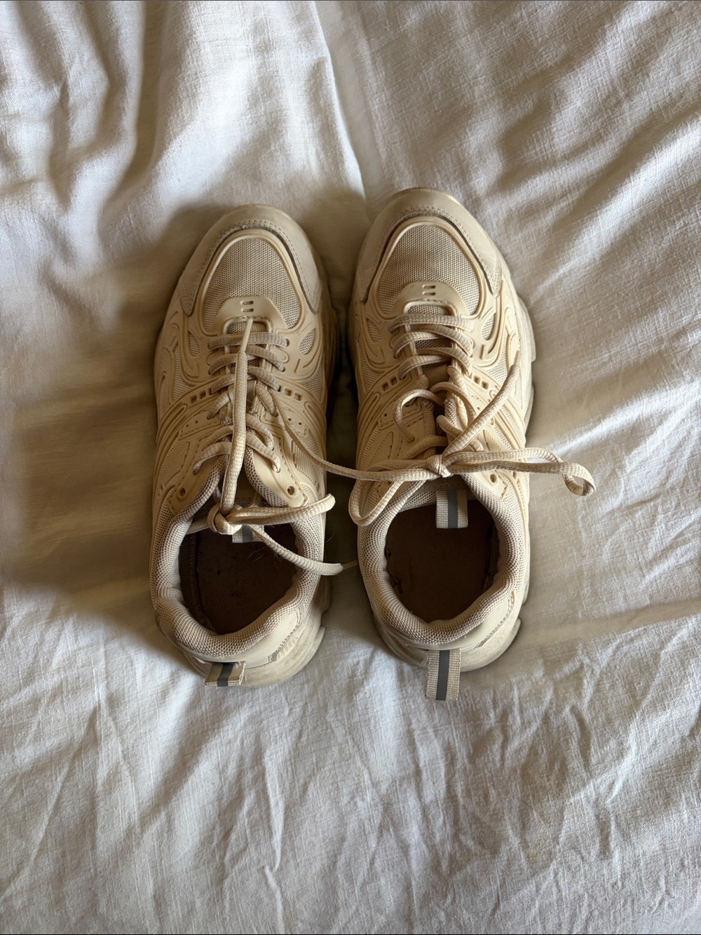 Women’s Casual Lace-Up Sneakers in Beige